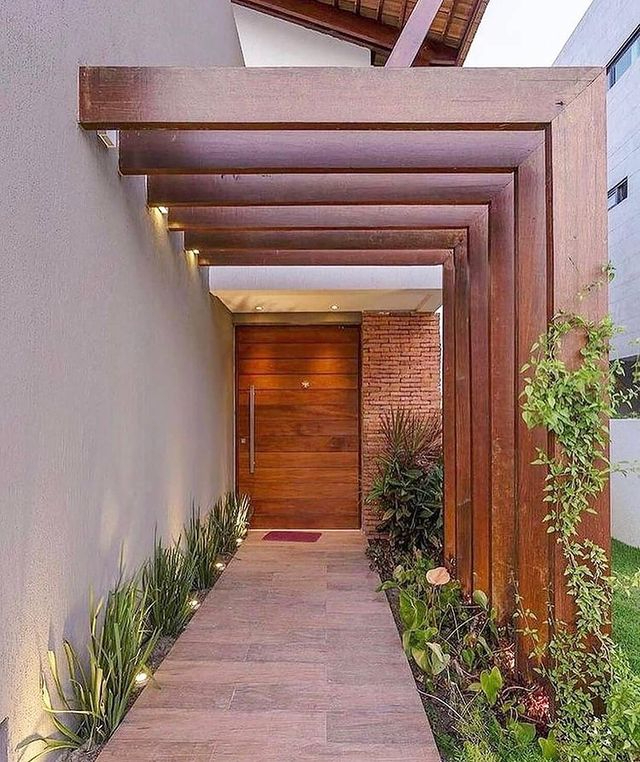 MaddisonMoveis's tweet photo. Detalhes dessa entrada charmosa e convidativa, composta por um pórtico com pergolado de madeira e paisagismo. 🍃😍

Projeto: 360 Arquitetura
📸 Vilmar Costa

Siga: @maddisonmoveis para mais inspirações <3 https://t.co/4RFxgowI6b