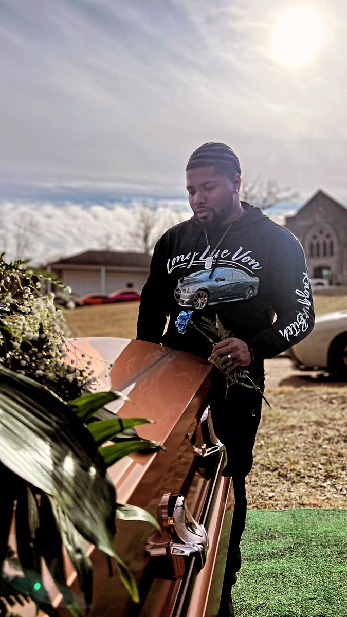 JayTodd26's tweet photo. Today was a hard day...
Brothers forever...
Watch out for us my boy,
We got Ma & the family🙏🏾🕊💙🤞🏾
#LLV #LongLiveVon #SlideKing #DriftKing #JusticeForVon
I love you lil bro, I miss you so much😪 https://t.co/kSdIc4ivrN