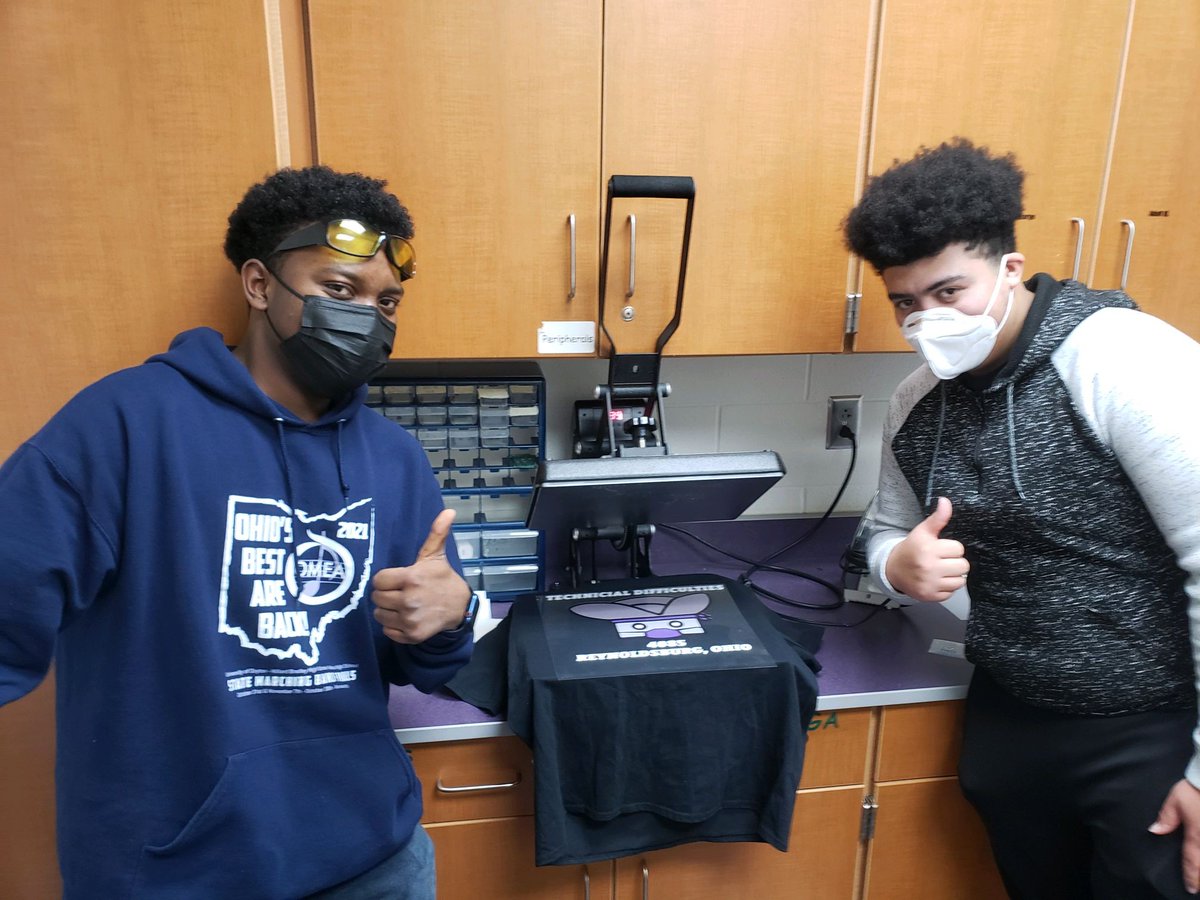 PhillipsChem's tweet image. During today's meeting, members of @TechDiff4085 fabrication team tested out the vinyl shirt press!
Not only are they good with power tools🛠, but they obviously have great fashion sense too!❤ #reynproud #RHSofficial_RCS #morethanrobots