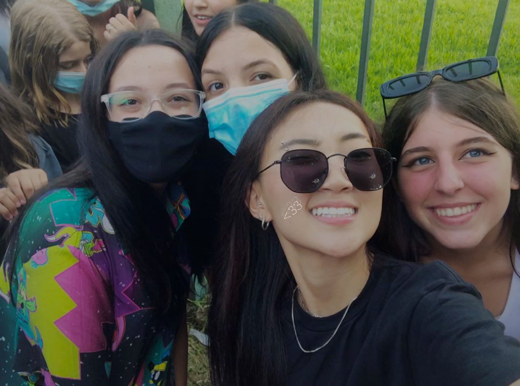 remindkaumin's tweet photo. hoje foi incrível e ter oportunidade de abraçar vocês, foi a melhor coisa desse mundo. obrigada por me salvarem todos os dias e por fazerem de hoje, o melhor dia da minha vida. 
eu as amo infinitamente, pra sempre, eu e vocês! ❤️‍🩹
@Kauana_h004 @danisoomin https://t.co/ngaEWAWAOU