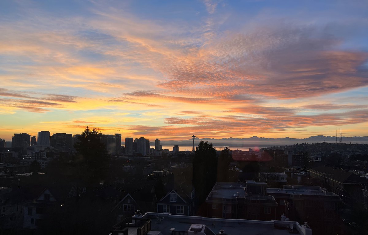 haileyhelber's tweet photo. I’ve decided that January delivers the best sunsets 🙌🏼😍 https://t.co/7JLYQmFlSv