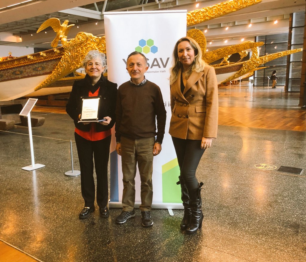 yesavorg's tweet photo. YESAV Oktay Sinanoğlu Sağlıkta Yenileşim Ödülleri İstanbul Deniz Müzesi'nde yapılan törenle sahiplerini buldu.
İnovasyon Teşvik Ödülü Dr. Lale Civan'a ve İnovasyon Büyük Ödülü Prof.Dr. Afife Binnaz Hazar Yoruç ve Dr.Öğr.Gör. Aysu Aydınoğlu'na takdim edildi.
#YESAV #OktaySinanoglu https://t.co/M7dtiSn1IZ