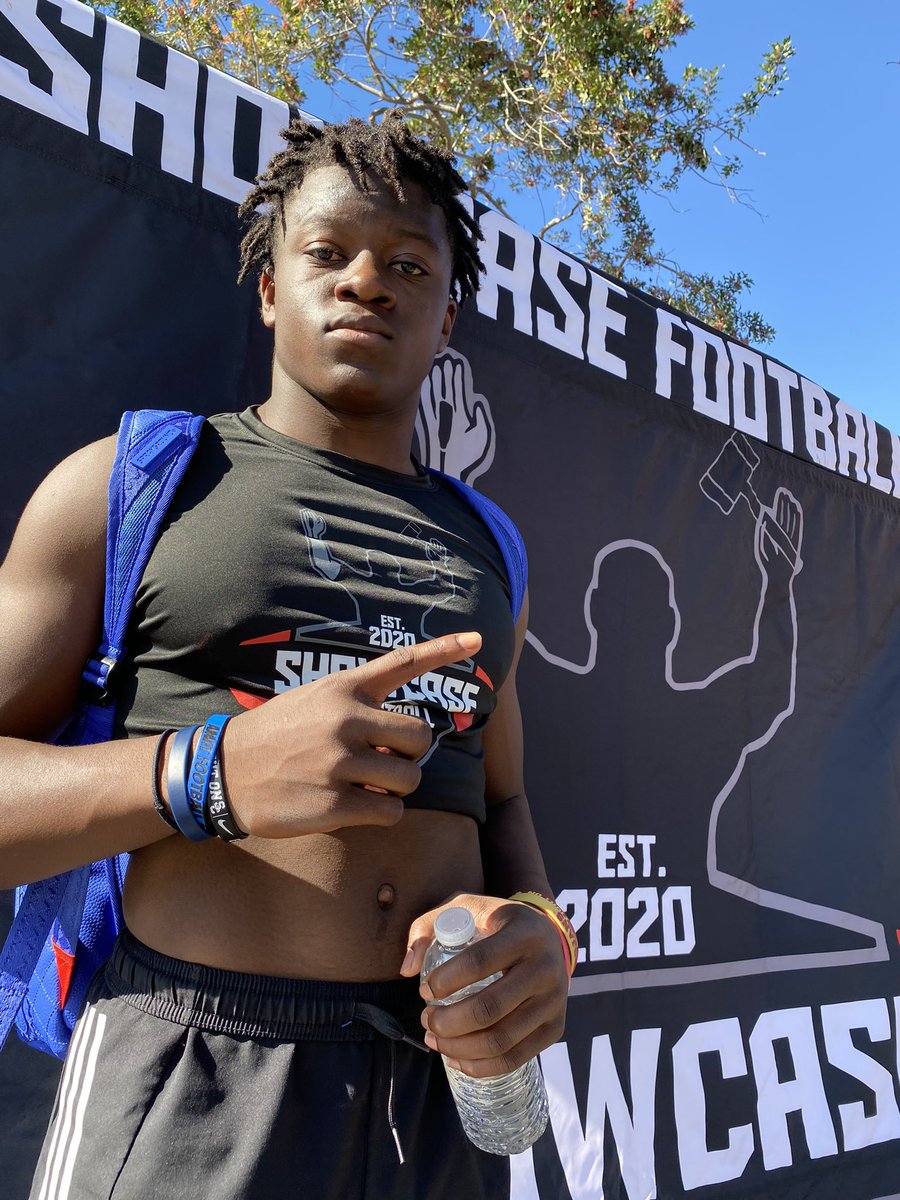 DelanoLee23's tweet image. Went out to catch for QBs with @coachkeith_1k of @ShowcaseBall WUSH #slotmachine #builtnotborn #detonate