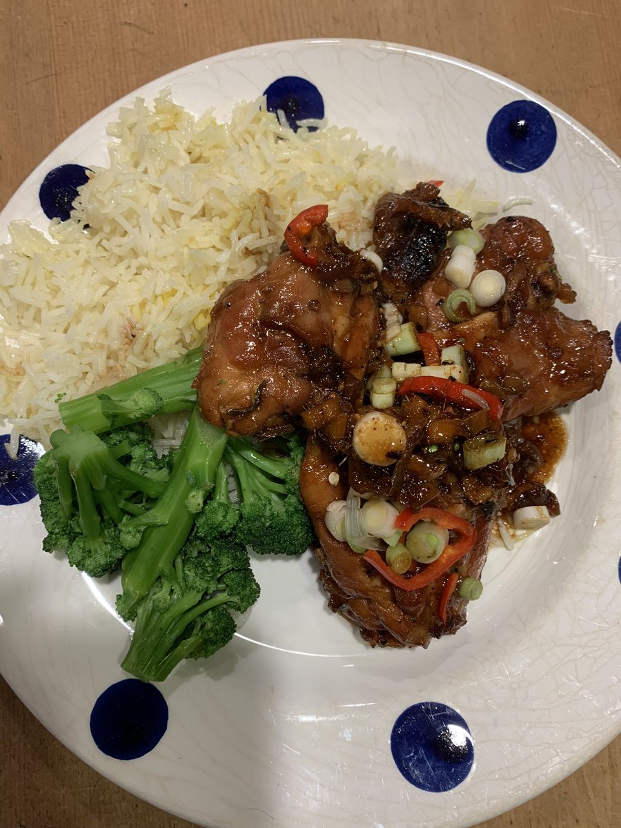 paulinedaniels's tweet photo. Friday night supper.. #paulineskitchen #vietnamesechicken #fridaynightsupper https://t.co/j11YSCG8Qf