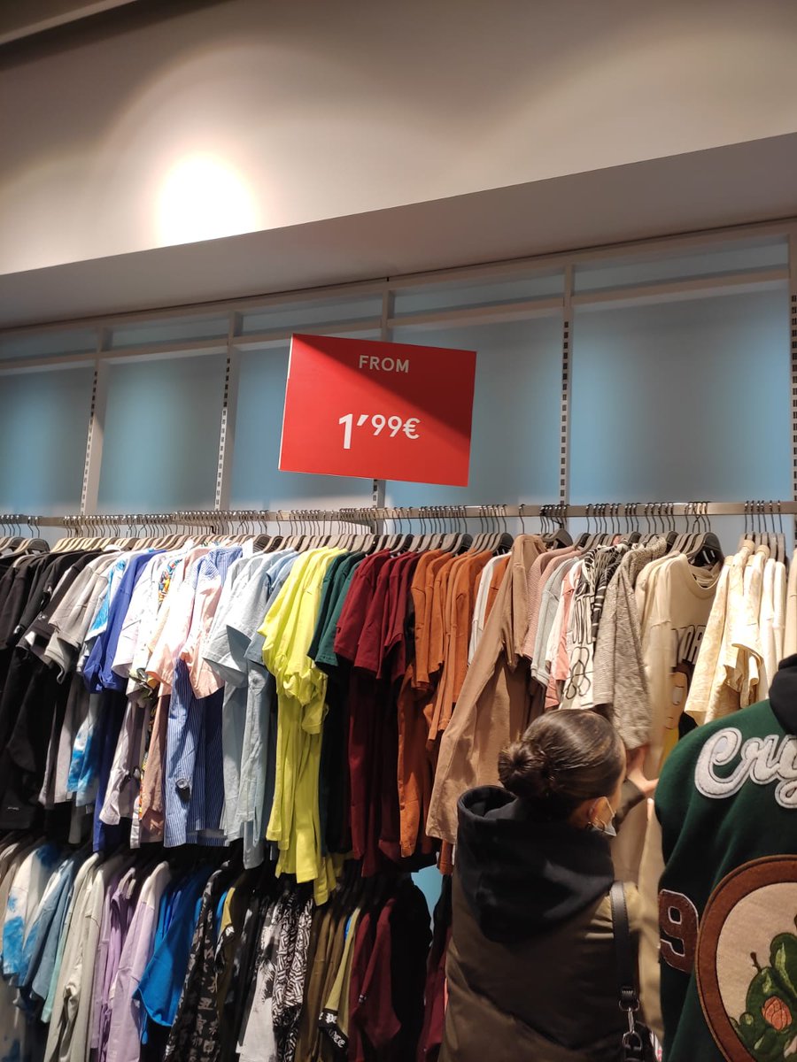 burası holladna'da bir bershka mağazası