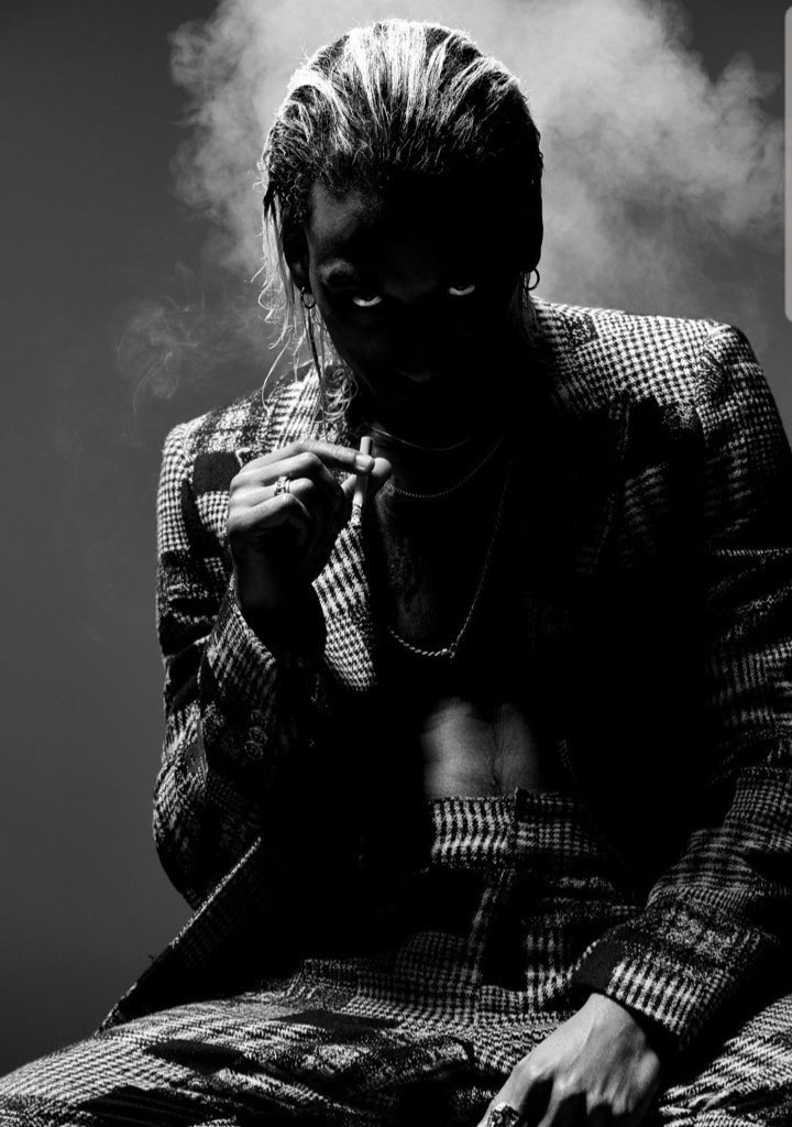 ShadesFrance's tweet photo. Laylow - Man Of The Year 😈 https://t.co/PASC42ohdg