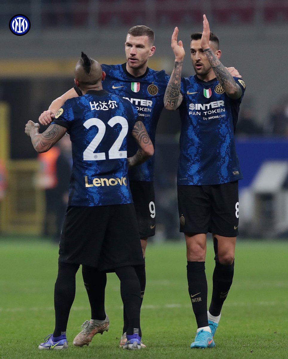 kingarturo23's tweet photo. Continuiamo cosí ragazzi 💪🏽🔥👌🔥 @inter 🖤💙 +3 👍🏽🙏🏽 https://t.co/tDZEQKlqmn