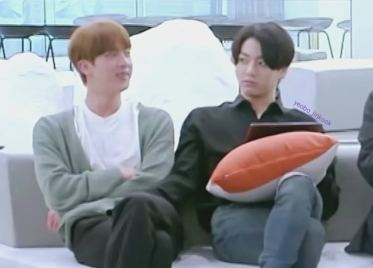 yeobo_jinkook's tweet photo. πΉπ° Noticed something? Sssshhh... π€« As long as we keep this low key. π₯ππ
#jinkook #kookjin #jankook #jinkookmoments #λ°©νμλ
λ¨ https://t.co/xZvkqASaSX