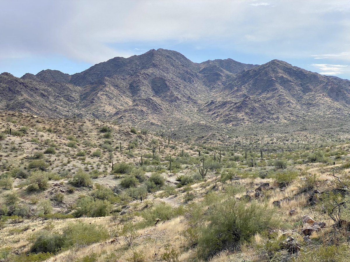 Clintus's tweet photo. Great day for a hike. #whyAZ https://t.co/bRPaZs9Ofr