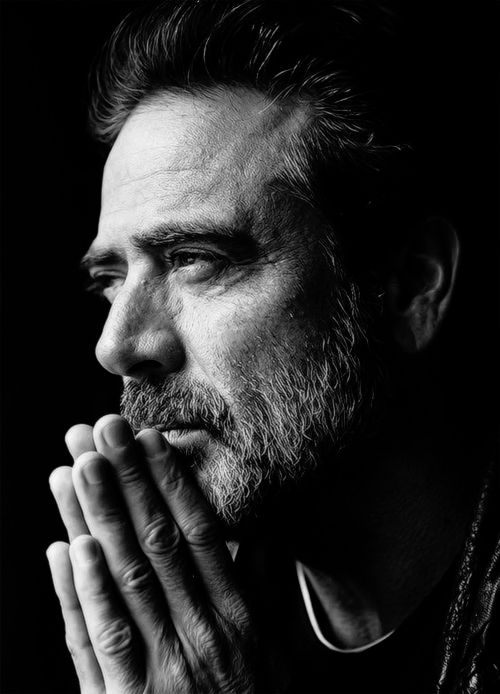 RoseReina628's tweet photo. Sending all sorts of good vibes, we love you and support you always. I love you ❤❤🥰😘🙏

@JDMorgan 

#jeffreydeanmorgan 
#theunholy #negan #TWD #Seahawks #seattle #narrator #actor #presenter #TheSatoproject #fridaynight https://t.co/XDRrjbCdbk