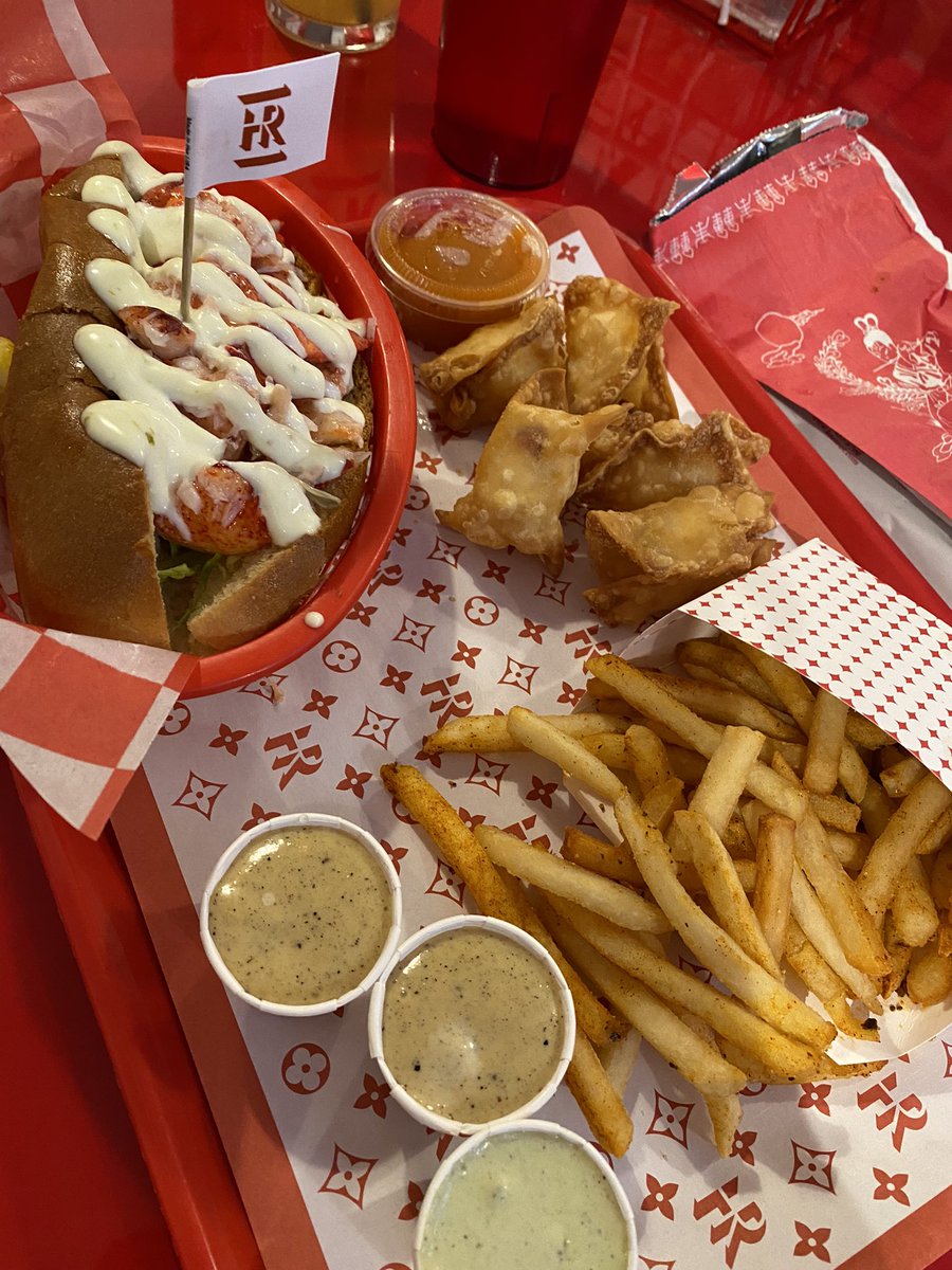 JessikaClock's tweet photo. Restaurant name: The High Roller Lobster Co.
City: Portland, Maine
Item ordered: Lobster Roll with Lobster Rangoons
Time ordered: 2:23
Food arrival: 14.12min
Comments: Their mayos are the perfect sauce pairing. I freaking love LOBSTER!
#MhMhMhmm https://t.co/gjqseplu4h