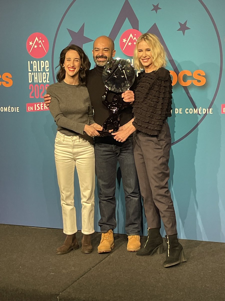 PRIX SPÉCIAL DU JURY du <a href="/Festivalpedhuez/">Festival de l'Alpe d'Huez</a> pour #OnSouritPourLaPhoto de <a href="/FrancoisUzan/">Francois Uzan</a> , bravo à toute l’équipe du film 👏👏

Pascale Arbillot, Jacques Gamblin, <a href="/AgnesHurstel/">agnes hurstel</a> Pablo Pauly <a href="/Ludovik/">Ludovik</a> @Orange_Studio_ Radar Films, Unagi !!

Rendez-vous le 18 mai au cinéma !