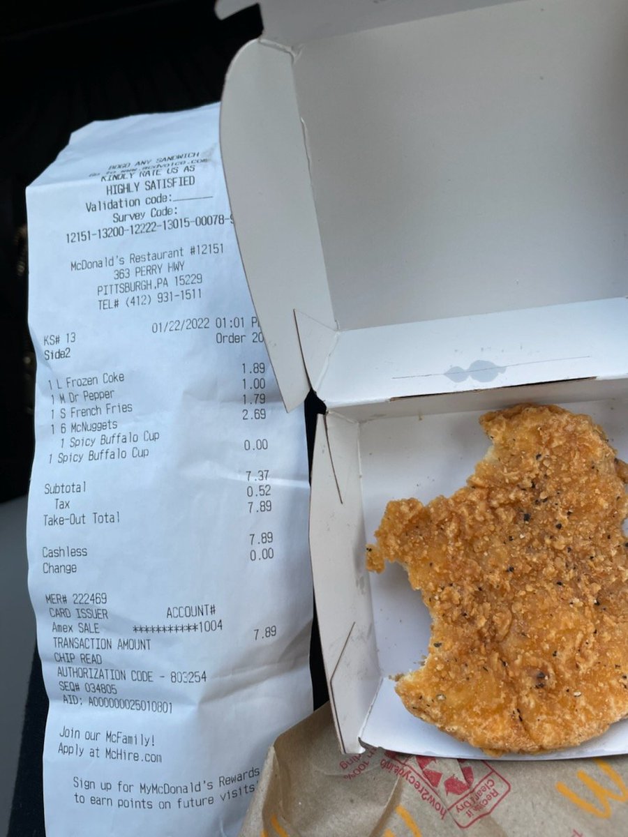 mohitdc95's tweet photo. For some reason I stopped at a McD to get nuggets and this is what I got instead. What's wrong with your employees, @McDonalds 🤬 https://t.co/pswUdf6dmk