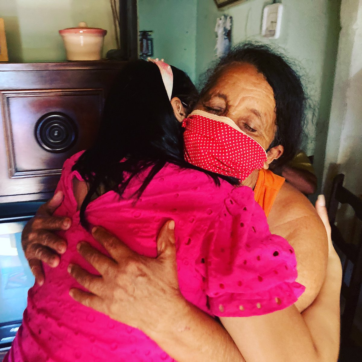 MichelySiqueira's tweet photo. Hoje estive na casa da dona Fátima, ela está muito preocupada com os rumos que a política tem tomado, principalmente em Corinto. Após uma boa conversa ela me confidenciou que ainda verá Corinto alegre novamente.
#corinto #lassance #varzeadapalma #buenopolis #augustodelima #mg https://t.co/2XFUy8LEU6