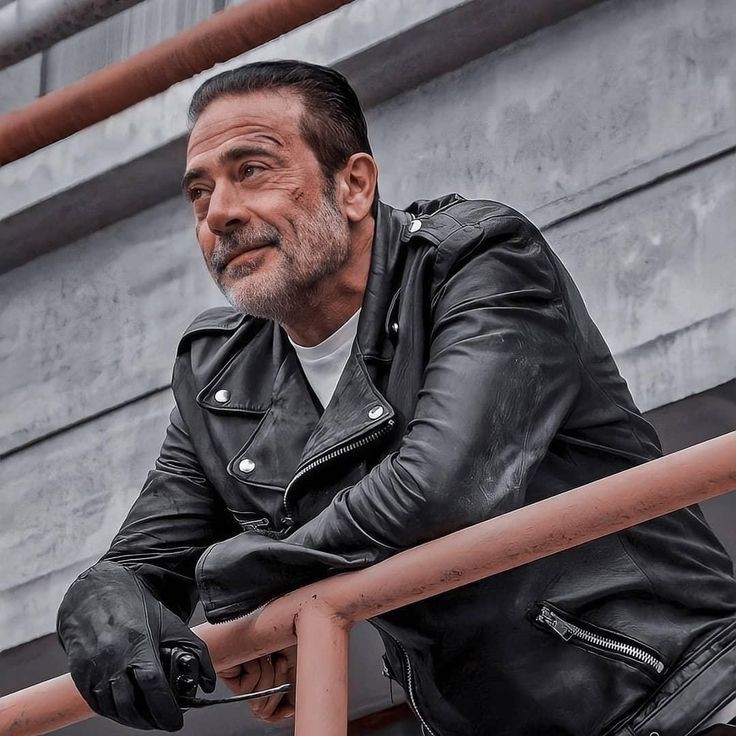 _MartinaTWD's tweet photo. Jeffrey we love you and support you for what you do for us.

@JDMorgan 

#jeffeydeanmorgan #negan #twd #theunholy #seattle #Seahawks #narrator #actor #fridaynight #TheSatoProject https://t.co/6USkhl7M54