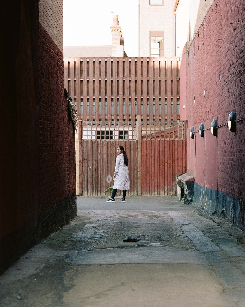 JoelJohn_eth's tweet photo. A few from a collection I shot during the first Lockdown.

'Homerton 2020' is a project I set myself to document the community I was in at that time, concentrating on how locals were utilising the outdoors and the oddly quiet spaces of the east London district. #nftphotography https://t.co/uub1XziMKW