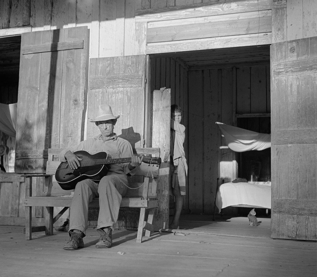 A rather wistful American mid-west study, complete with with kitten (Image: https://t.co/7rlYUVi0Yp) https://t.co/w9DDiF9I9h