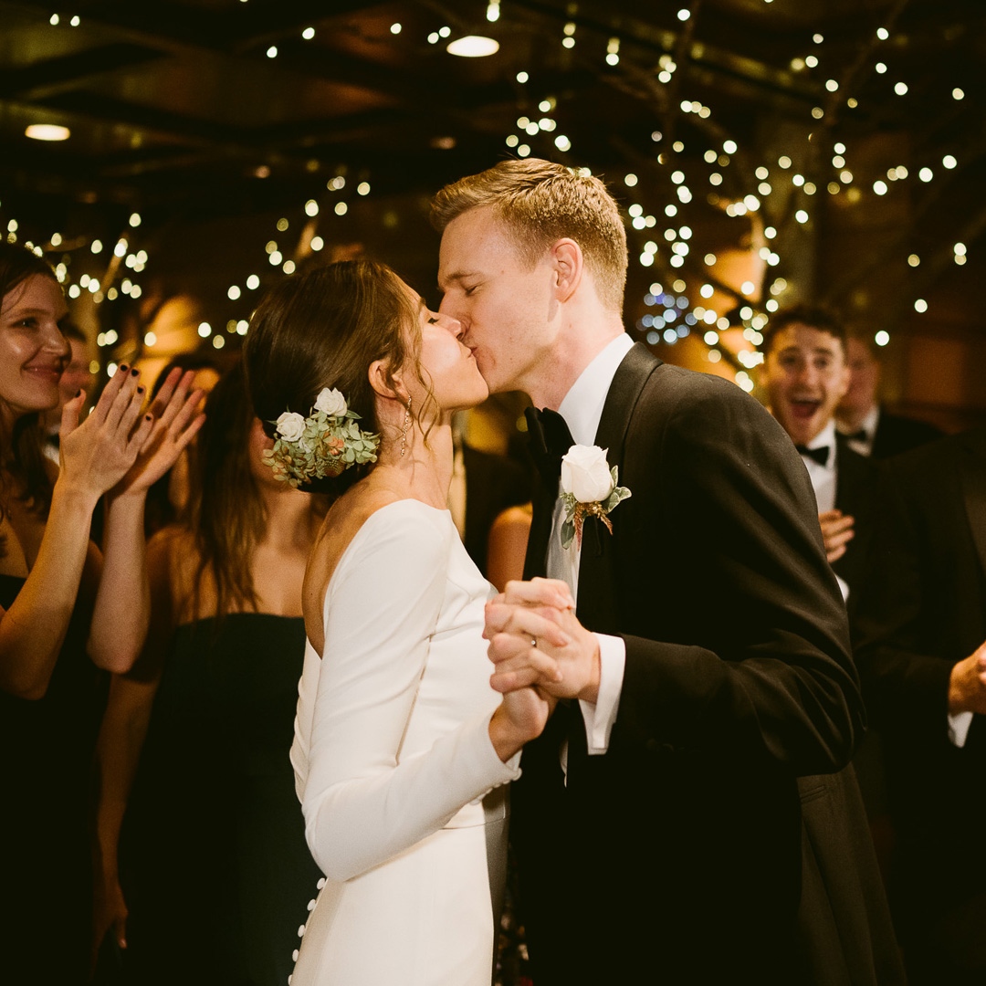 MikaellaBridal's tweet photo. It's hard not to smile when you look this good ๐ Real Bride Aileen's wedding day look is PERFECT! #mikaellabridal #longsleeveweddingdress #classicbride https://t.co/LbP99w5Xyp