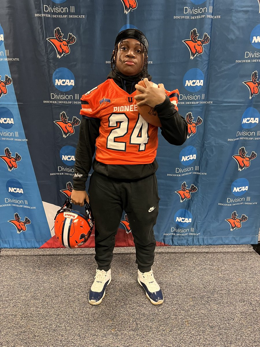 Everett_Gregg24's tweet photo. after a great visit at utica college I am blessed to say I have received my first football offer from @Utica_Football big thank you to the utica family for recruiting me and making me feel at home @CoachBIERRIA @ZurilHendrick @oc_lincoln @Paul_Litvak https://t.co/VPAW3GqUOw