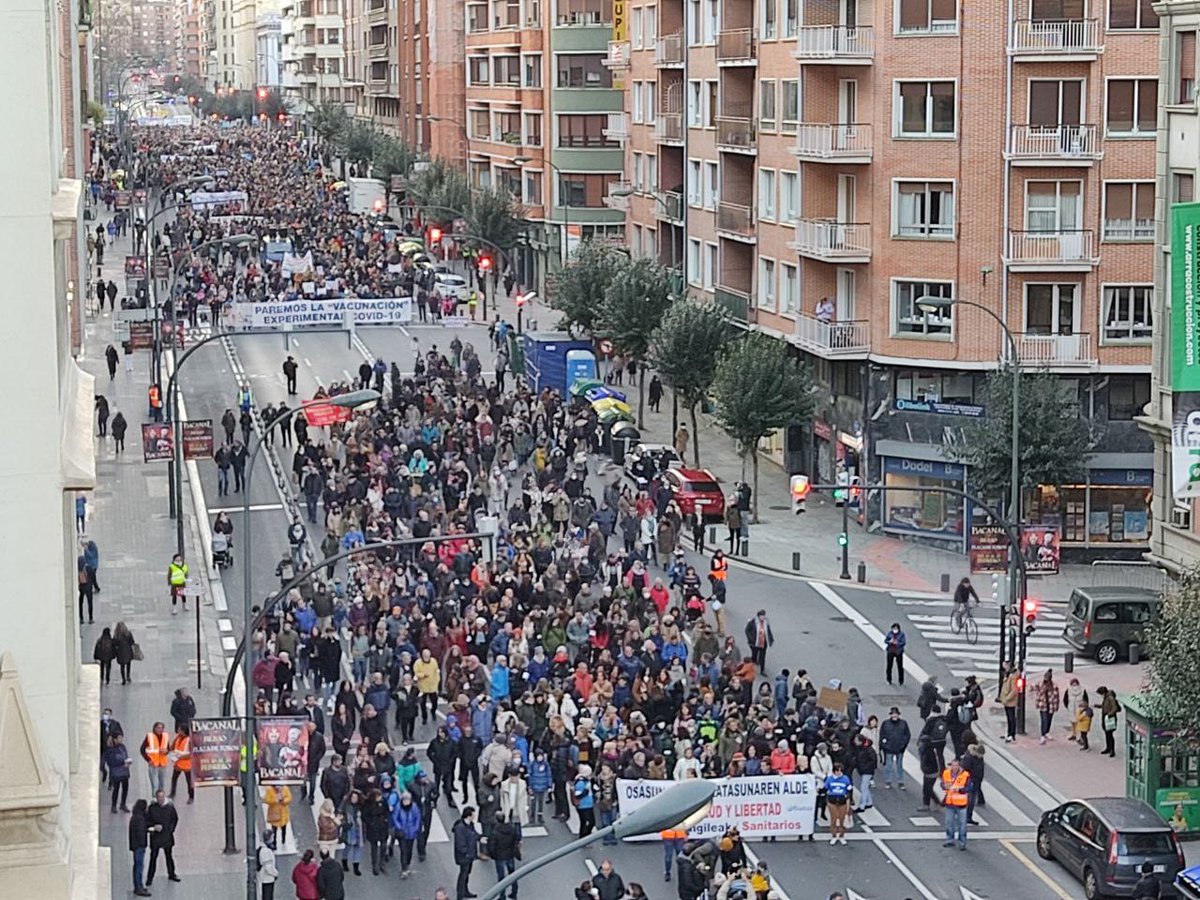 Arman45752446's tweet photo. Manifestación de Bilbao hoy. Miles y miles de personas. Gracias a tod@s l@s que habéis asistido!! Tremendo chute buena energía. Qué os parece?? https://t.co/wcXyaQnLSk