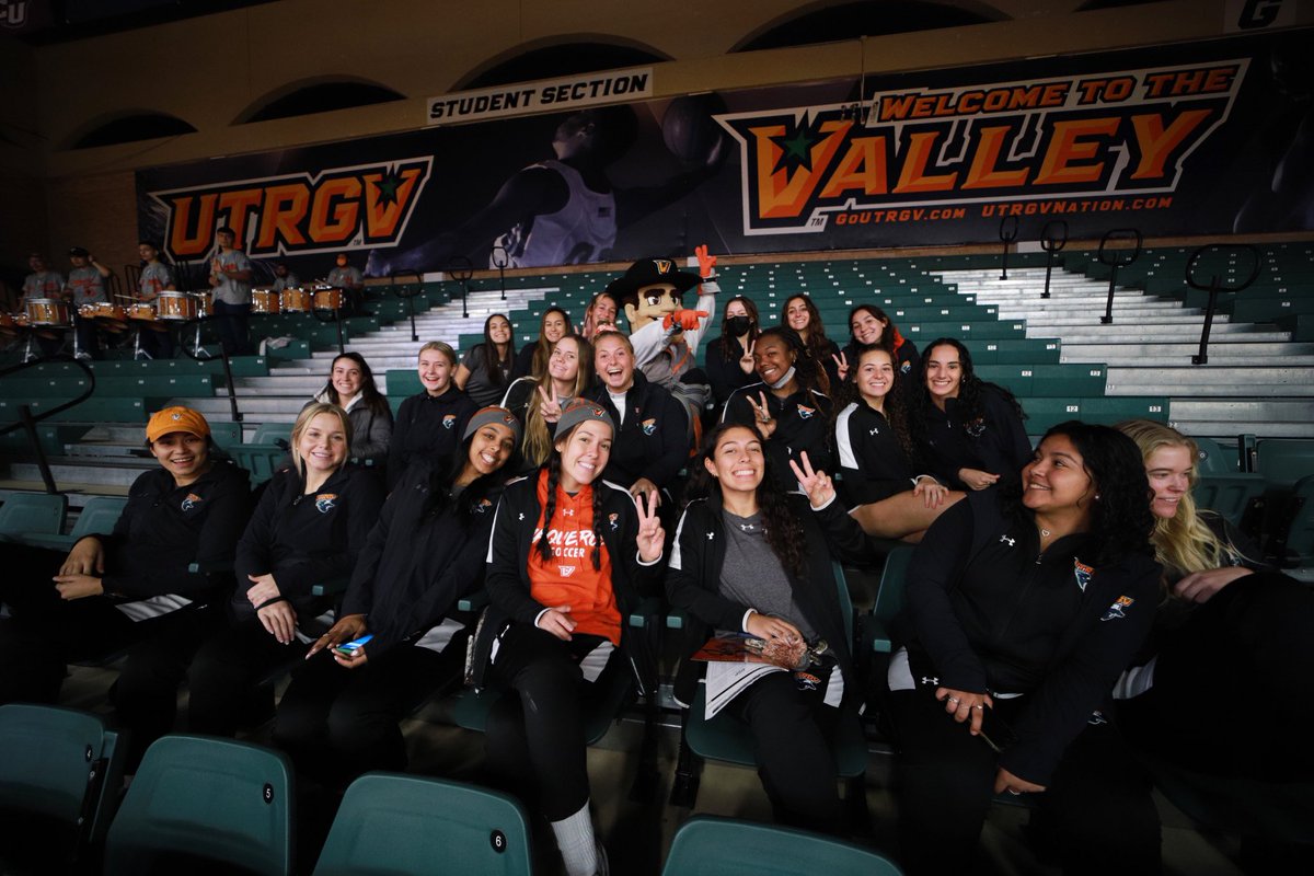 UTRGVWSoccer's tweet photo. Supporting @UTRGVwbb ✌️ Let’s go ladies! #RallyTheValley #UTRGV https://t.co/HI55FT7es8