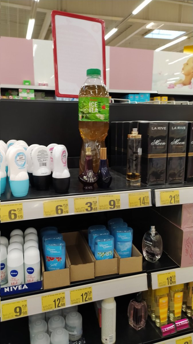 inkowave's tweet photo. Someone has made an important decision here. They chose thirsty but ✨glamour✨ https://t.co/1ZwgvudqC1