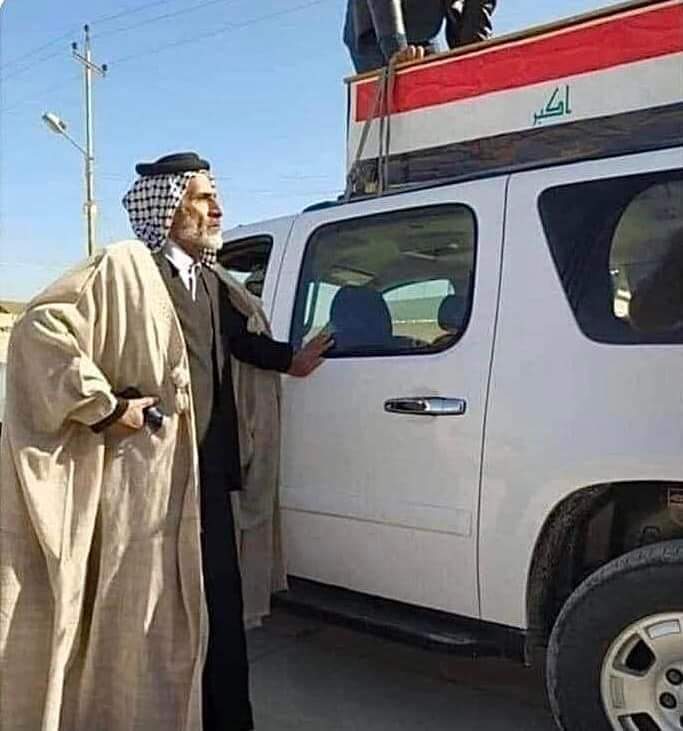 azhar_995's tweet photo. أي حزن وفخر ان تستقبل وتودع ابنك الشهيد 
يا أيها الشروكي فخرا 
وقفتك درس لمن باعوا الضمير بصفقة بائسة
#نحن_قادرون https://t.co/1gGltWs0Ze