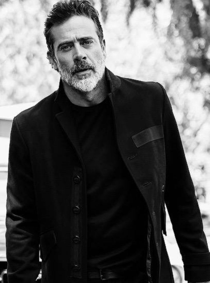 _MartinaTWD's tweet photo. We love you and support you for what you do for us. 

@JDMorgan 

#jeffreydeanmorgan #negan #twd #Seahawks #seattle #thesatoproject #narrator #theunholy #actor #fridaynight https://t.co/FoW0pNpO6z