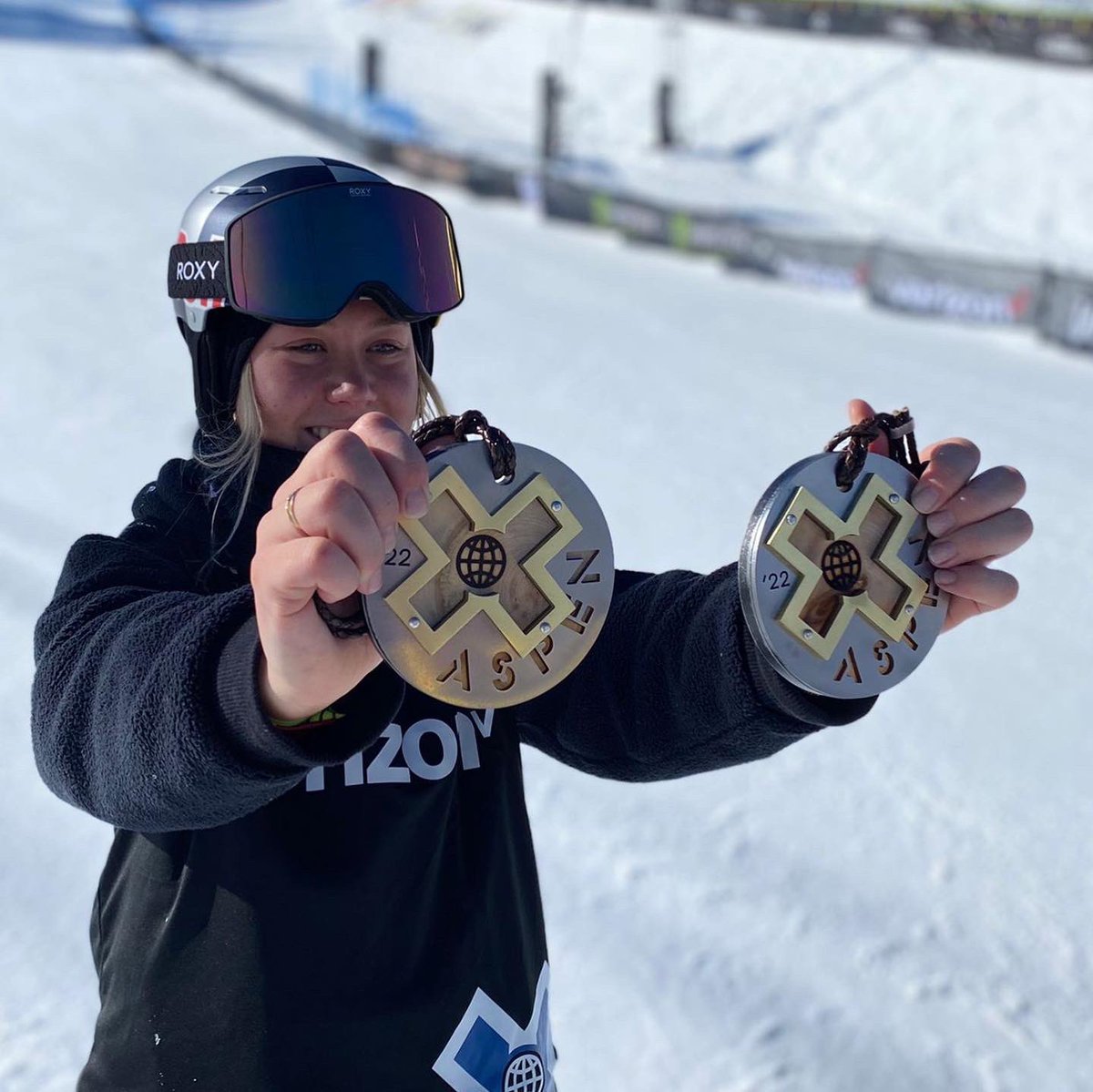 DOUBLÉ à Aspen ! 🥇🥇
Après le Big Air hier, Tess Ledeux s’impose sur l’épreuve du Slopestyle aux X-Games ! 

INARRÊTABLE ! 🔥