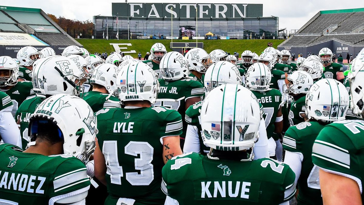 DonovanWalkerr's tweet photo. After a great junior day and talk with @Coach_Creighton i’m BLESSED to receive my 2nd D1 offer from EASTERN MICHIGAN UNIVERSITY ⚪️🟢 @_b_blanes @LaMarcusHicks @FredReed_EMU https://t.co/J1MYenEe2D