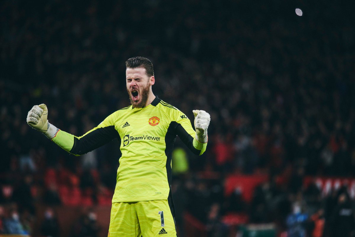 D_DeGea's tweet photo. This is Old Trafford 🔥 https://t.co/x2wk0ohnaf