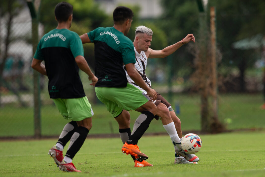 caplatense's tweet photo. [Fútbol] 🤜🏻🤛🏻 #Platense jugó ante Banfield su primer amistoso de pretemporada 🌳😁

🔗 Los detalles de la jornada en Luis Guillón, aquí: ➡️ https://t.co/MbkGSN58CD

#VamosCalamares🦑 https://t.co/T6QdMktrxB