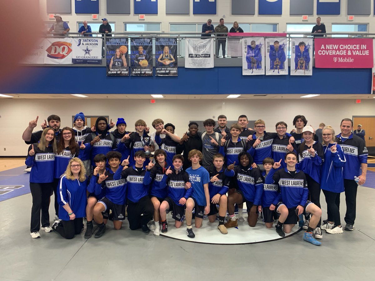 Congrats West Laurens, 4A Team Dual 🤼‍♂️  State 🏆  in tight win against Jefferson 37-36 criteria. bit.ly/3qSmdnu
<a href="/GeorgiaGrappler/">Georgia Grappler</a> <a href="/SeWrestle/">SEWrestle</a>