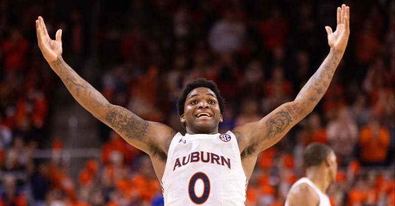KYKernelSports's tweet photo. PHOTOS: No. 12 Kentucky falls to No. 2 Auburn 80-71 at Auburn Arena on Saturday, Jan. 22. 

Courtesy: @MichaelClubb4