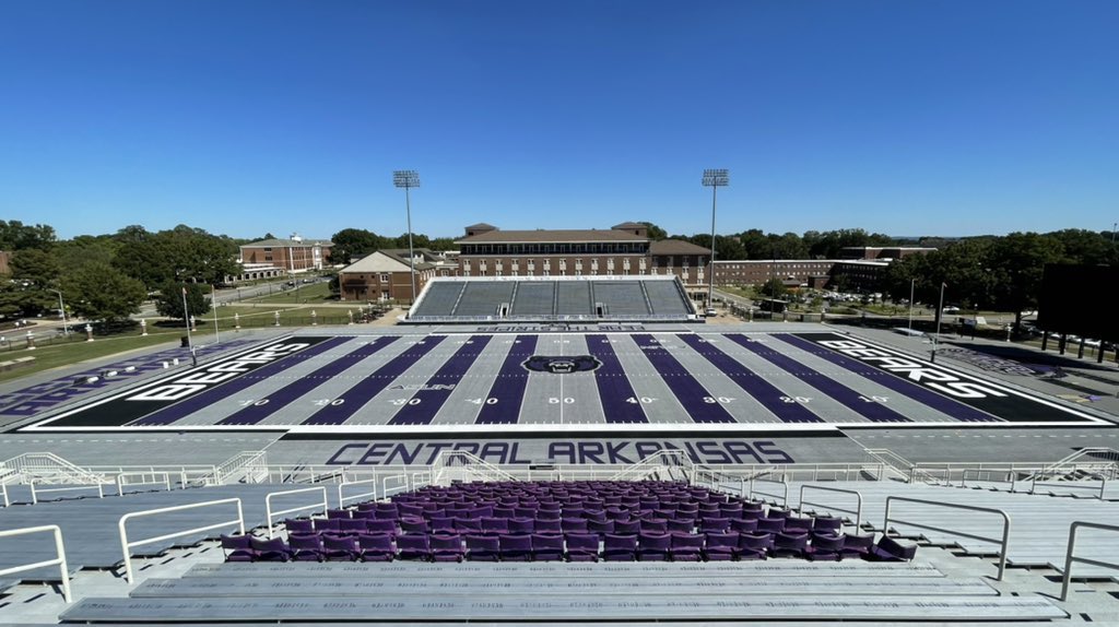 Thankful to receive an official scholarship offer from <a href="/UCA_Football/">𝗨𝗖𝗔 𝗕𝗘𝗔𝗥𝗦 𝗙𝗢𝗢𝗧𝗕𝗔𝗟𝗟</a>! <a href="/NathanBrownUCA/">Nathan Brown</a> <a href="/kencollums/">Ken Collums</a> @CoachGunnellUCA <a href="/big73miller/">Kevin Miller</a> <a href="/ViloniaF/">Vilonia Football</a>