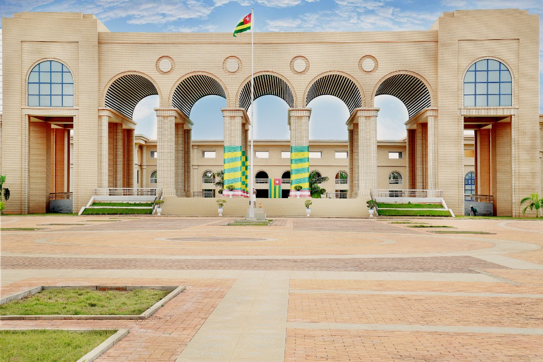 AbiraBonfoh's tweet photo. Allons-y découvrir l'organisation et le fonctionnement de l'assemblée nationale Togolaise. 
L’Assemblée nationale est structurée en différents organes : la présidence, le bureau, la conférence des présidents et les députés.
@AbiraBonfoh
@CTrimua 
@GouvTg 
@DeputesUnir https://t.co/aVeGflxtkP