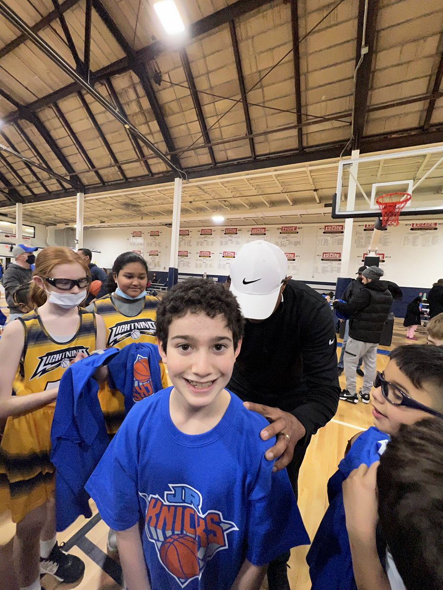 staci_marne's tweet photo. @StarksTheDunk hellooooo! My son and I met you today at the Junior Knicks event. Total mom fail and the shirt you signed ended up in the pile of laundry and your signature went poof. Son is devastated and I feel awful. Is there anyway for you to sign something else for him? 😫😢 https://t.co/BDvPfJmk2E