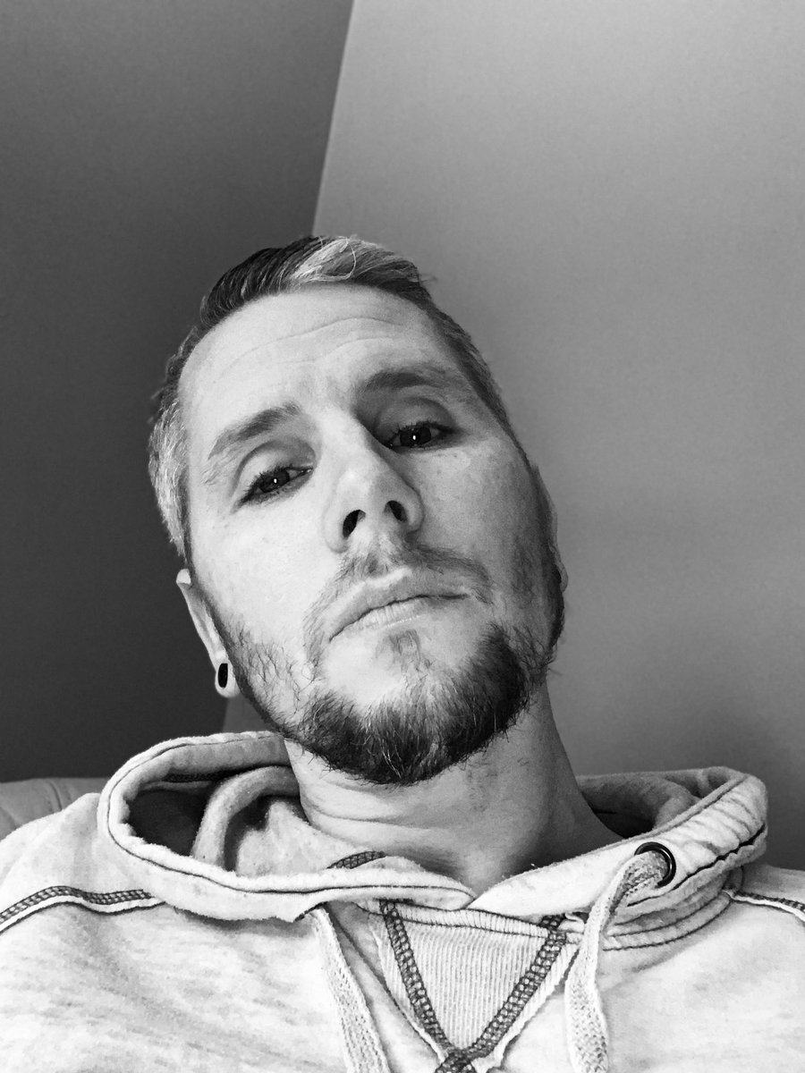 lilwaltsunicorn's tweet photo. Fun with filters black and white mixed with dark and gray. π€£ #notaspringchickenanymore https://t.co/JjmufNjhIN