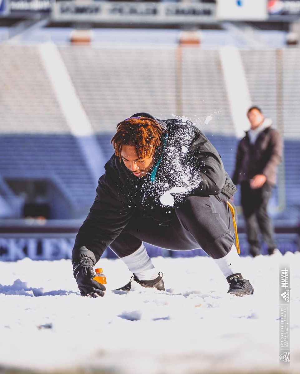 ECUPiratesFB's tweet photo. Everyone’s a quarterback when it’s snows ❄️ https://t.co/IwCEeqFH2Y