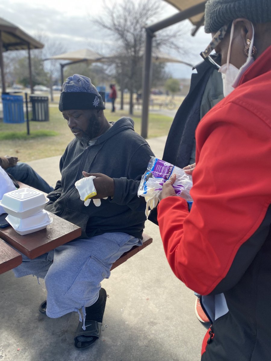 COSA_CD2's tweet image. Today D2 staff and folks from Dreamweek Feed the Hungry provided meals to those in need in our community, under the bridge of Ih 37 downtown, East Houston &amp;amp; New Braunfels Street, Polaris and Crockett street and Pittman Sullivan Park. To learn more visit: dreamweek.org🧡