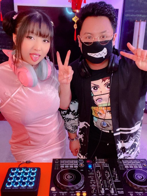 going LIVE w/ @Mimixowo ? for our Pre-Lunar New Year party! ?

? https://t.co/XhPJzyiUUi https://t.c