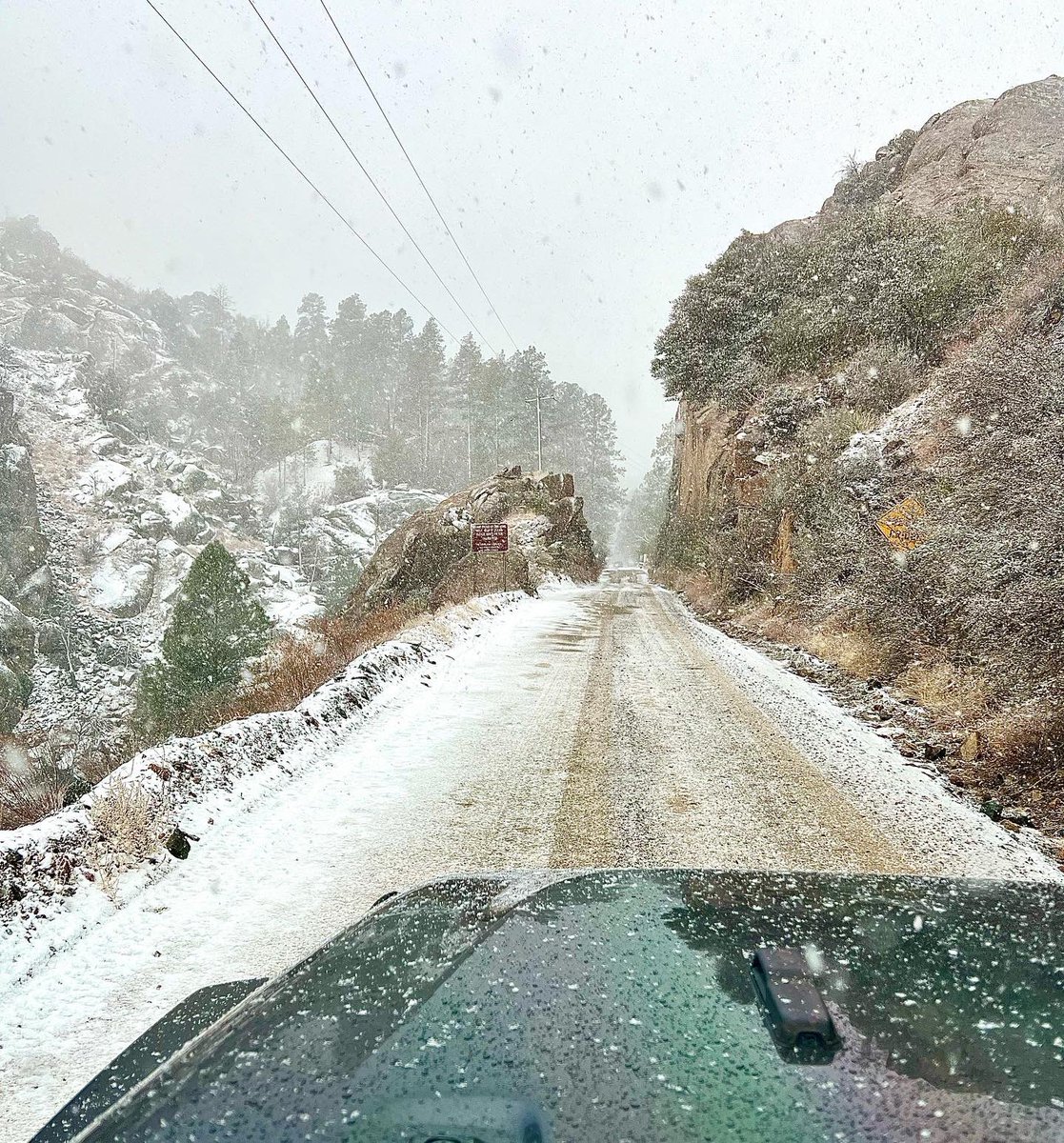 PeterKunka's tweet photo. Snow day! Easy drive to Crown King, AZ. 32 degrees and snowing at the top of the mountain. No problems with traction. #Jeep #Willys OIIIIIIIO #ToyoTires #OpencountryAT3 #CrownKing #Snow #OffRoad #Explore #AZWX https://t.co/WtARICn1oj