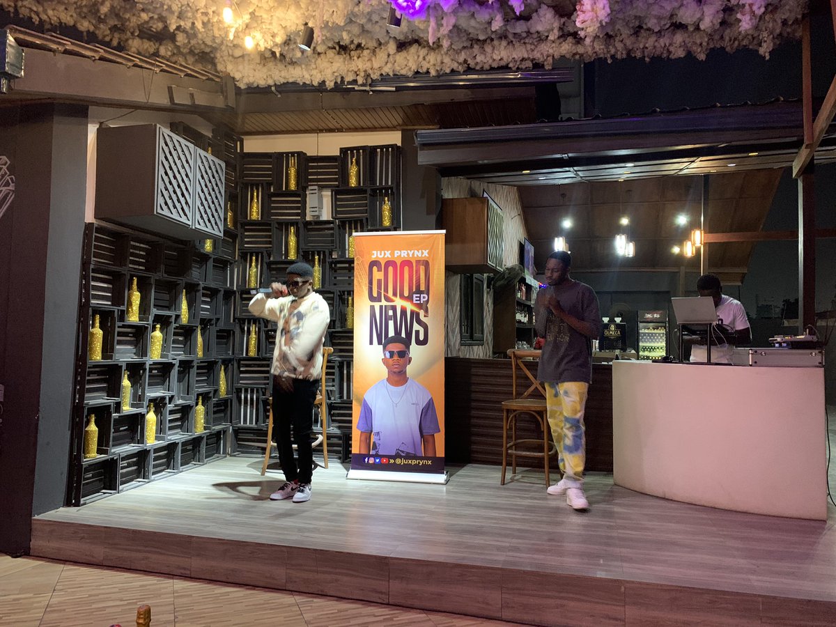 Vbuqsworld's tweet photo. Most featured rap artiste @POGodson joins headline artiste @JuxPrynx on stage at the Good News Ep Listening Party 🎉
#GoodNewsEp #Vbuqs https://t.co/D8SIoYXrwn