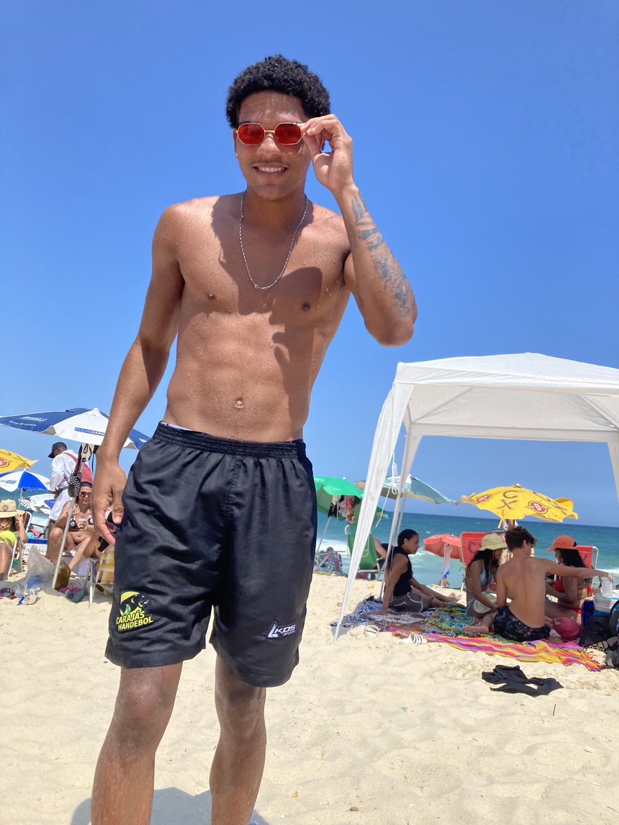 FelippeTeixeir8's tweet photo. 021😅🌞🔥
#recreio #praia #sol #riodejaneiro https://t.co/1xoyz8MWqr