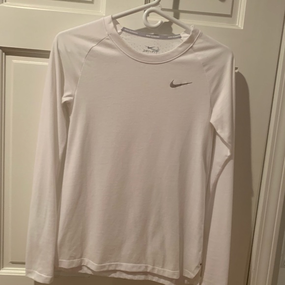 slf_001's tweet photo. So good I had to share! Check out all the items I'm loving on @Poshmarkapp #poshmark #fashion #style #shopmycloset #athleta #nike #columbia: https://t.co/2lhqjFaRZG https://t.co/usiRyKCtEI