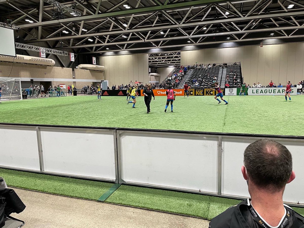 SarahBuckles14's tweet photo. Super grateful I got to co present a training session on 3 color transition with @FkkHueED at @UnitedCoaches convention! ⚽️ https://t.co/xGWfkjOta0