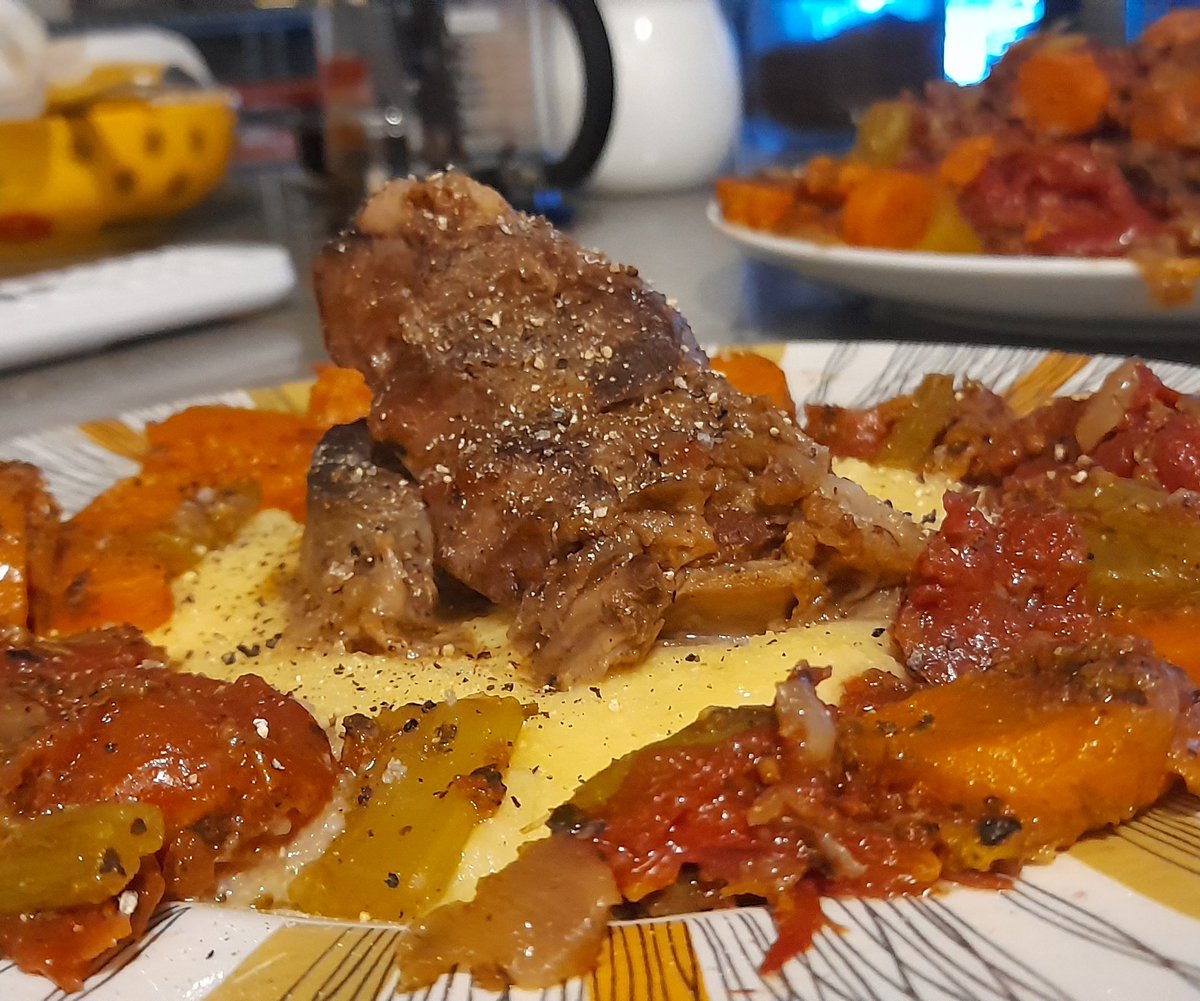AndrewHanna's tweet image. Gorgeous #BeefShanks from @JepsonFreshMeat braised in #SanMarzano Tomatoes and beef stock with onions, carrots, celery and herbs over parmesan #polenta.