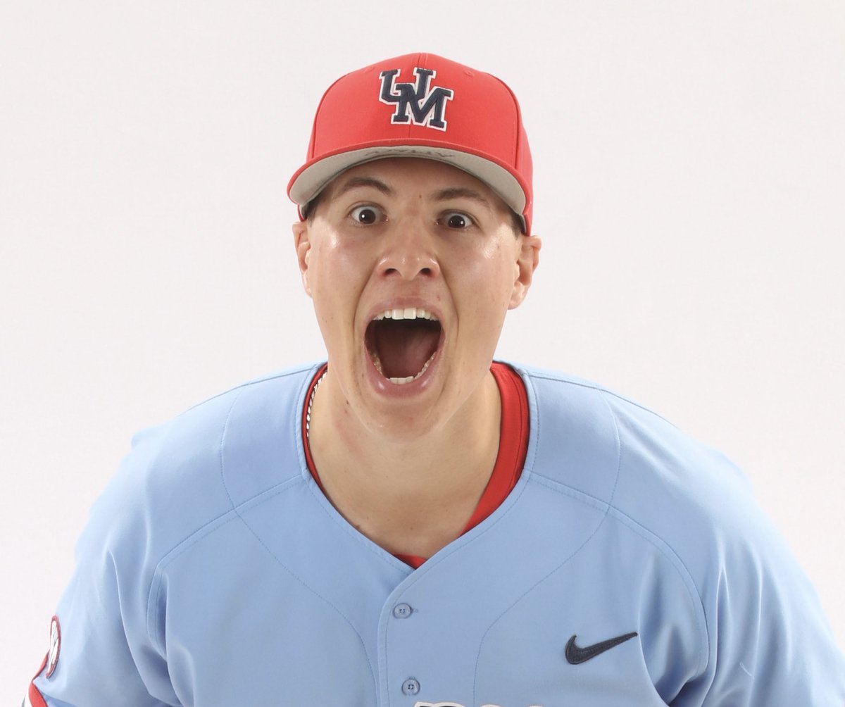 Took our team headshots yesterday… 5 retweets and I’ll make this my roster photo on the website