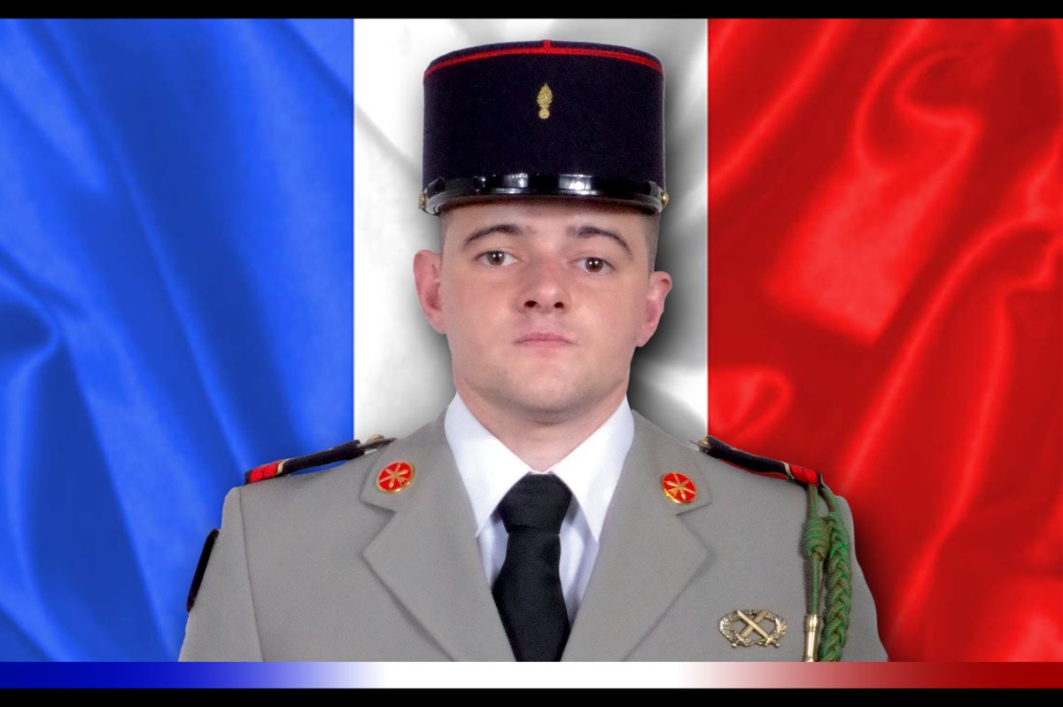 CEMAT_FR's tweet photo. Profonde tristesse à l’annonce du décès du brigadier Alexandre MARTIN, mort au combat dans le cadre de l’opération #Barkhane au Mali. Mes pensées vont vers sa famille, ses amis et ses frères d’armes du @54eRA. L’ensemble de l’@armeedeterre est à leurs côtés en ce moment de deuil. https://t.co/iaCwqRAQQg
