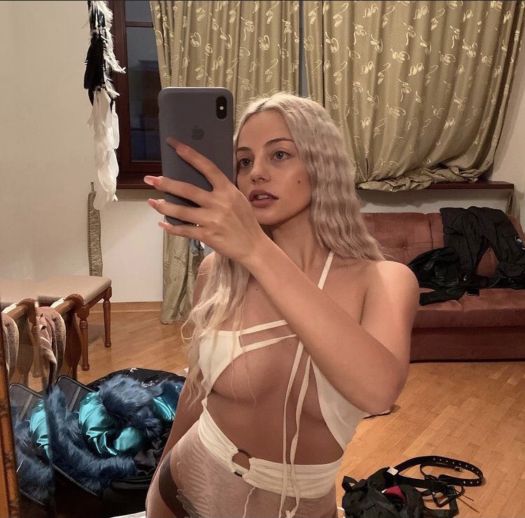 ⠀ ⠀
⠀⠀    ꜰʟᴇᴇᴛ

manque plus que l’maquillage, et c’est parti. ⠀⠀    

⠀⠀    ⠀⠀    ⠀⠀    ⠀⠀